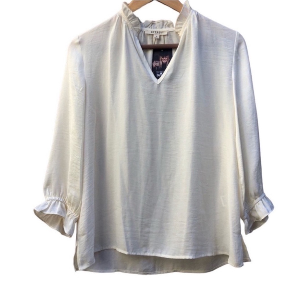 Split Neck, Ruffle Trim, Blouse, in an Ivory cream color NWT Women’s Size Large - Picture 5 of 9